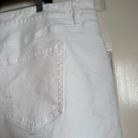 Lane Bryant Boyfriend Fit Jean Short With Embroidered Hem Plus Size 20 - Picture 7 of 10